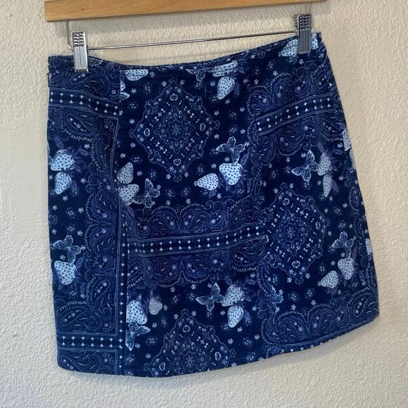Urban Outfitters Navy Blue Bandana Strawberry Print Mini Skirt Med Cottagecore - Picture 3 of 13